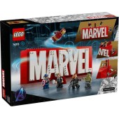 Logotipo MARVEL y minifiguras.