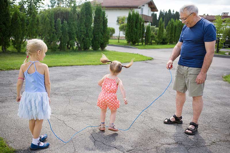 Los juegos infantiles más aconsejables para apurar el verano al